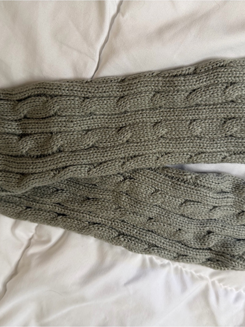 Cozy Cable Knit Women's Gloves in Light Gray